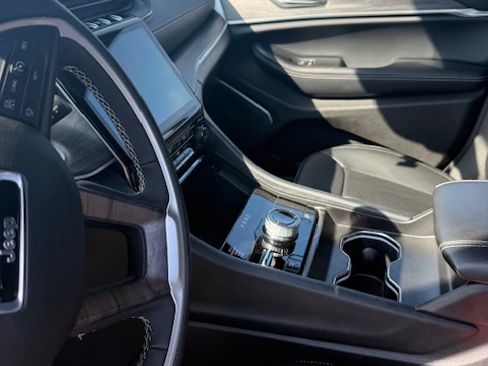 Used 2025 Jeep Grand Cherokee Limited 4xe image 8