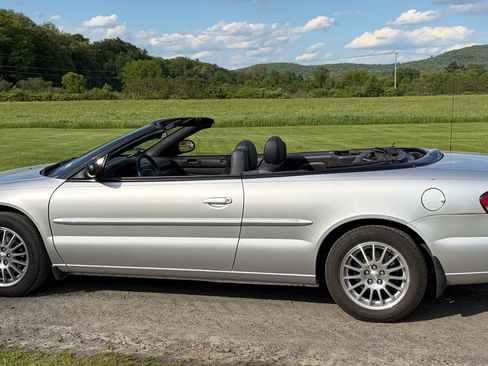 Used 2004 Chrysler Sebring LXi FWD image 6