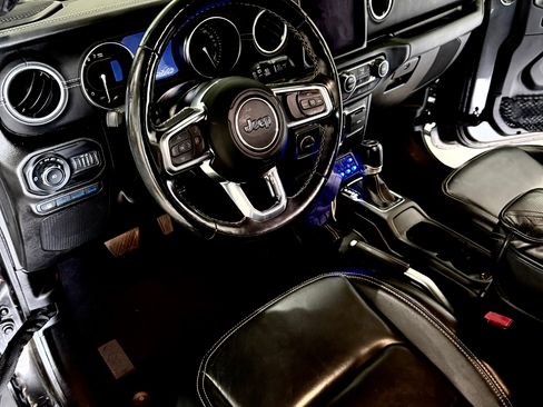 Used 2022 Jeep Wrangler Unlimited Sahara w/ Cold Weather Group AWD/4WD image 9