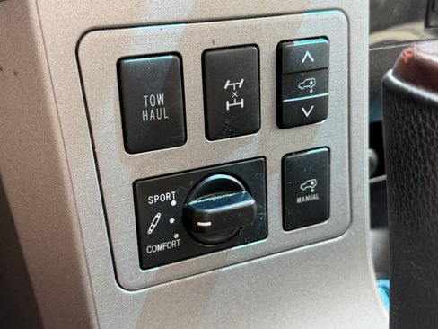Used 2014 Toyota Sequoia Platinum AWD/4WD image 17