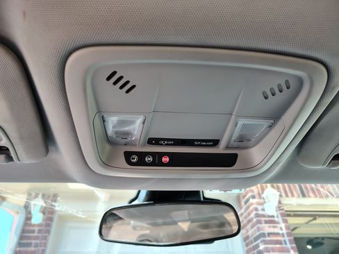 Used 2017 Chevrolet Volt LT w/ Comfort Package image 21