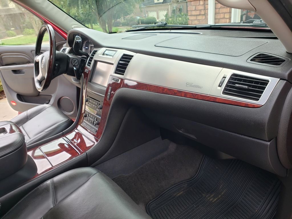 Used 2013 Cadillac Escalade Premium AWD/4WD image 12