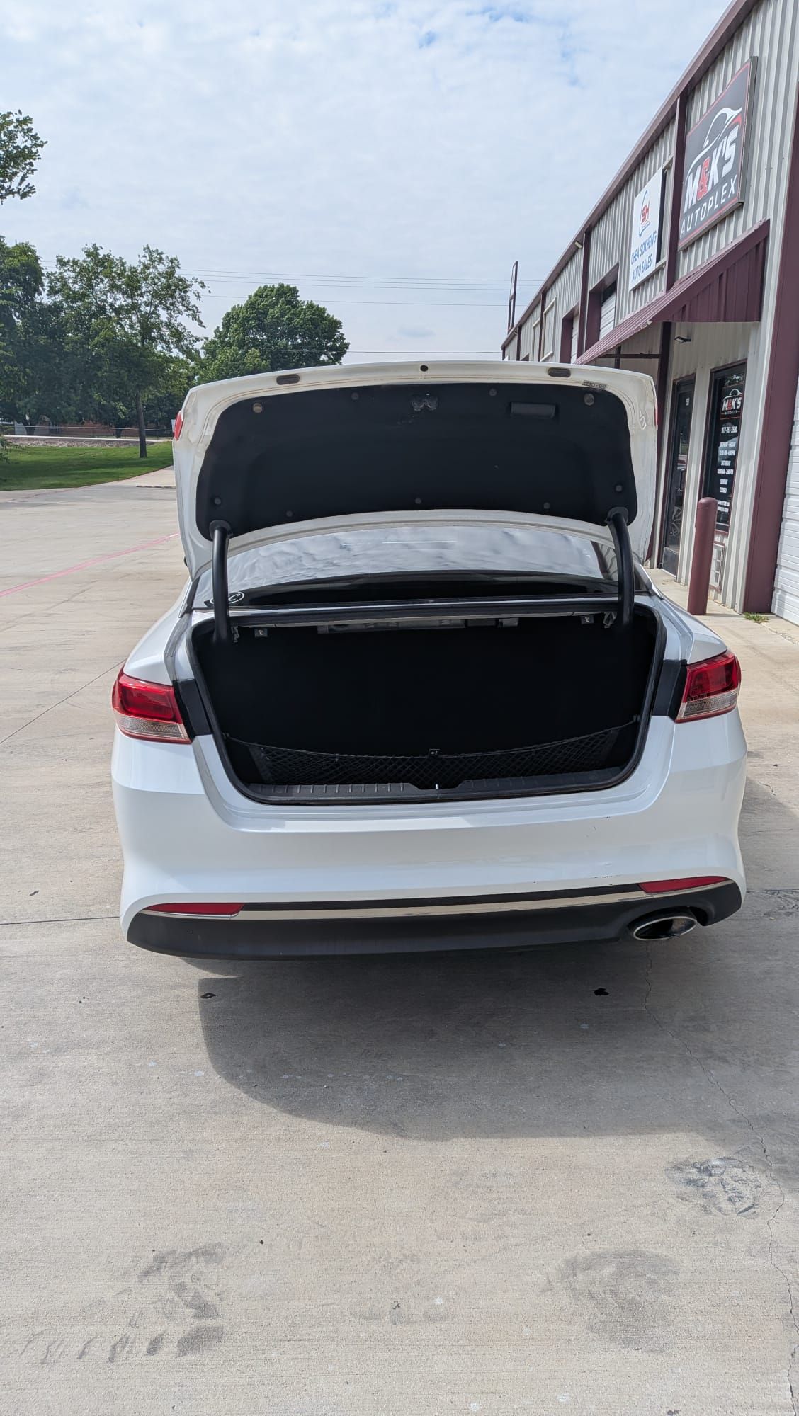 Used 2017 Kia Optima LX FWD image 9