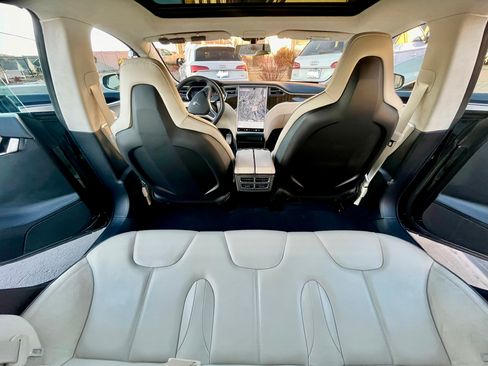 Used 2012 Tesla Model S Signature Performance image 2