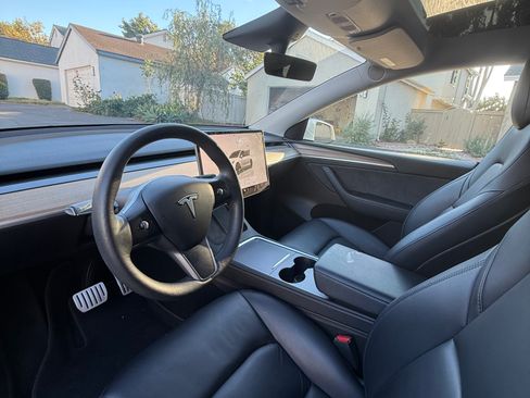 Used 2023 Tesla Model Y Performance image 5