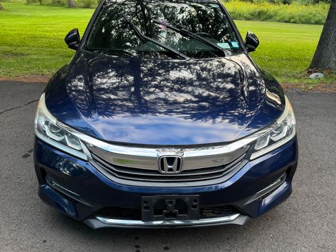 Used 2017 Honda Accord Sport image 1