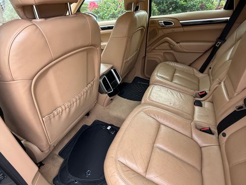 Used 2016 Porsche Cayenne image 8