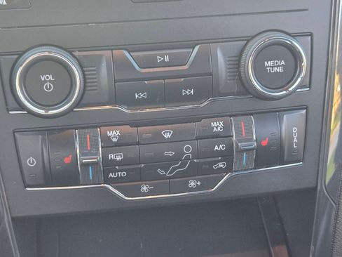 Used 2018 Ford Explorer XLT w/ Equipment Group 202A image 21