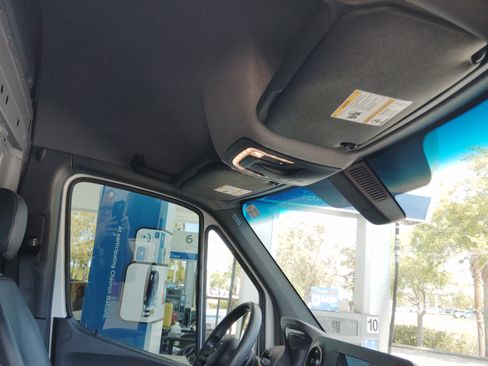 Used 2024 Mercedes-Benz Sprinter 2500 image 14