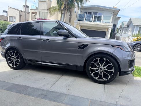 Used 2021 Land Rover Range Rover Sport HSE Silver Edition image 4