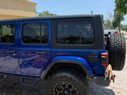 Used 2018 Jeep Wrangler Unlimited Sahara AWD/4WD image 6