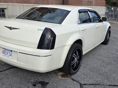 Used 2006 Chrysler 300 Touring w/ Comfort/Convenience Group image 9