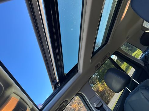 Used 2015 Mercedes-Benz GLK 350 4MATIC image 11