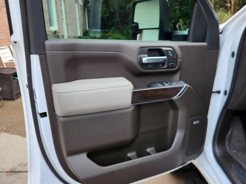 Used 2022 GMC Sierra 3500 SLT w/ SLT Premium Package image 14