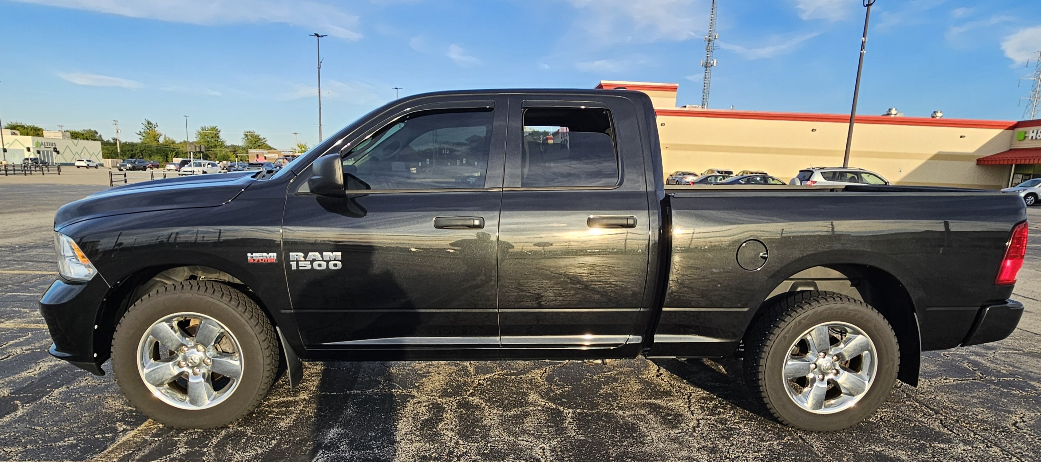Used 2018 RAM 1500 Express w/ Express Value Package AWD/4WD image 1