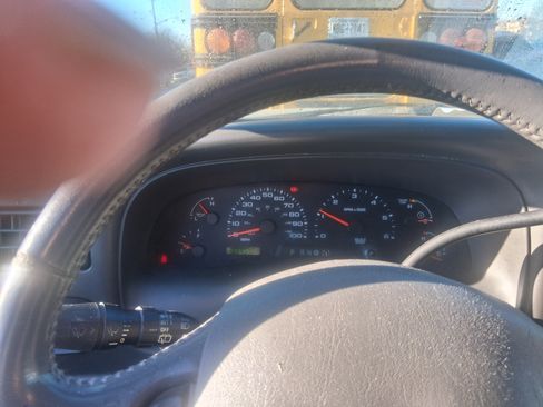 Used 2004 Ford Excursion XLS RWD image 17