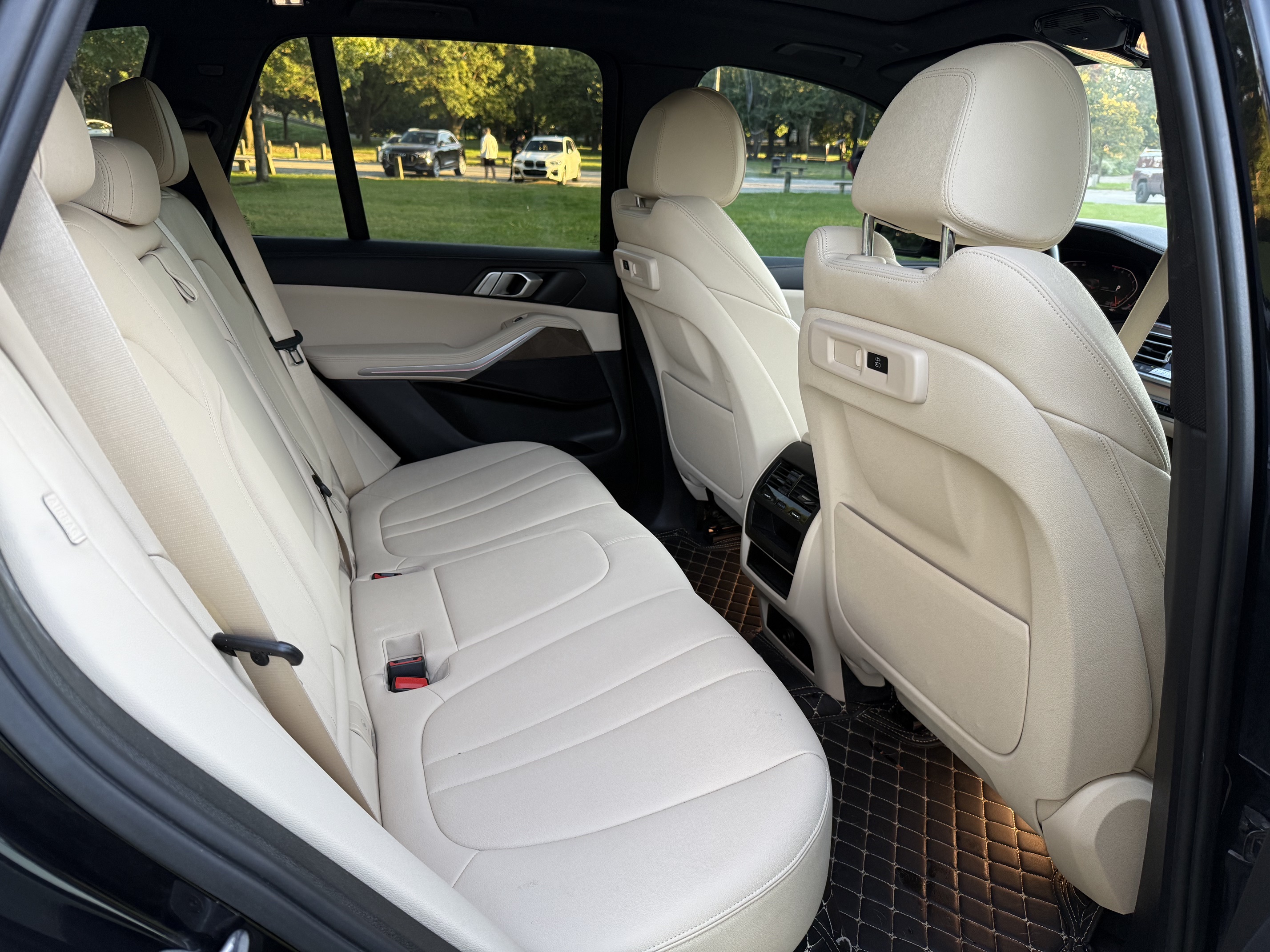 Used 2020 BMW X5 xDrive40i w/ Parking Assistance Package AWD/4WD image 18