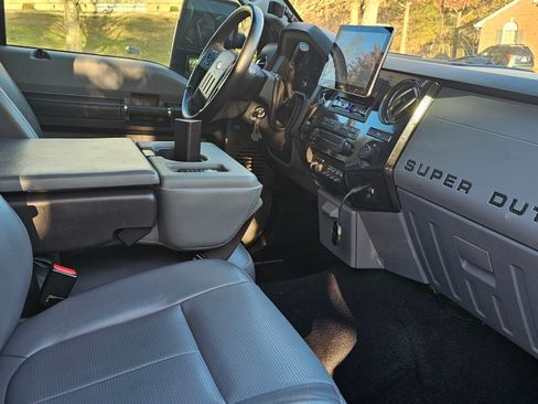 Used 2015 Ford F250 XL w/ Power Equipment Group image 11