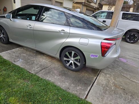 Used 2018 Toyota Mirai image 6