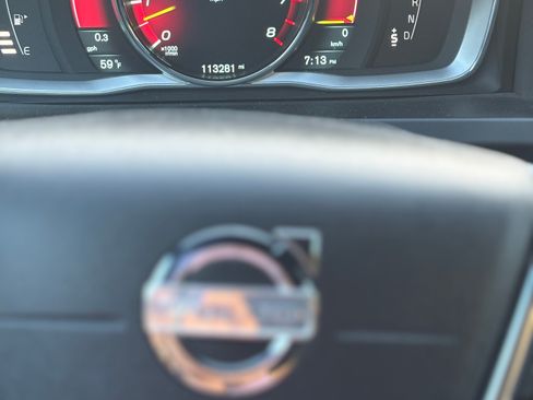 Used 2015 Volvo V60 T6 R-Design Platinum image 4