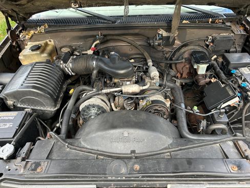 Used 1998 Chevrolet Suburban 4WD w/ Preferred Equipment Group 3 image 6