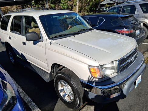 Used 2000 Toyota 4Runner 2WD image 1