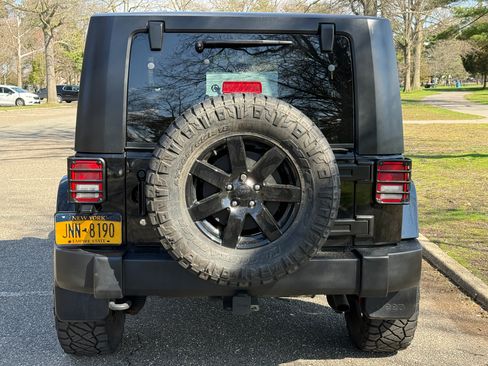 Used 2010 Jeep Wrangler Sahara AWD/4WD image 6