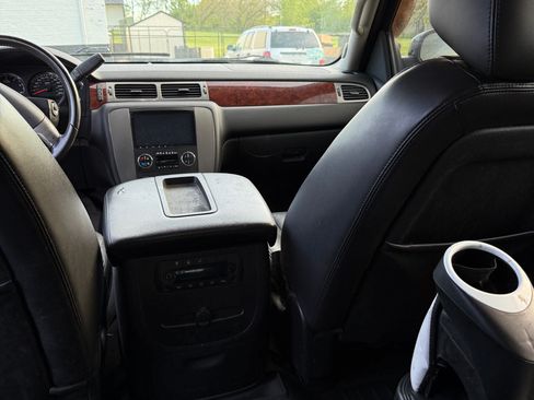 Used 2010 GMC Yukon SLT AWD/4WD image 2