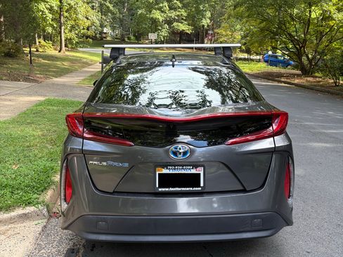 Used 2017 Toyota Prius Prime Premium FWD image 6