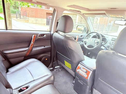 Used 2013 Toyota Highlander Limited AWD/4WD image 24