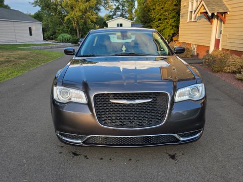 Used 2015 Chrysler 300 Limited image 4