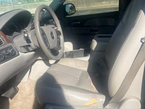 Used 2008 Chevrolet Suburban LT image 10