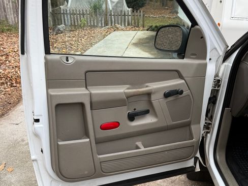 Used 2008 Dodge Ram 1500 Truck ST image 2