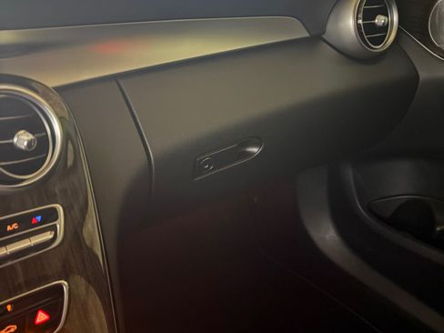 Used 2018 Mercedes-Benz C 300 4MATIC Sedan image 4