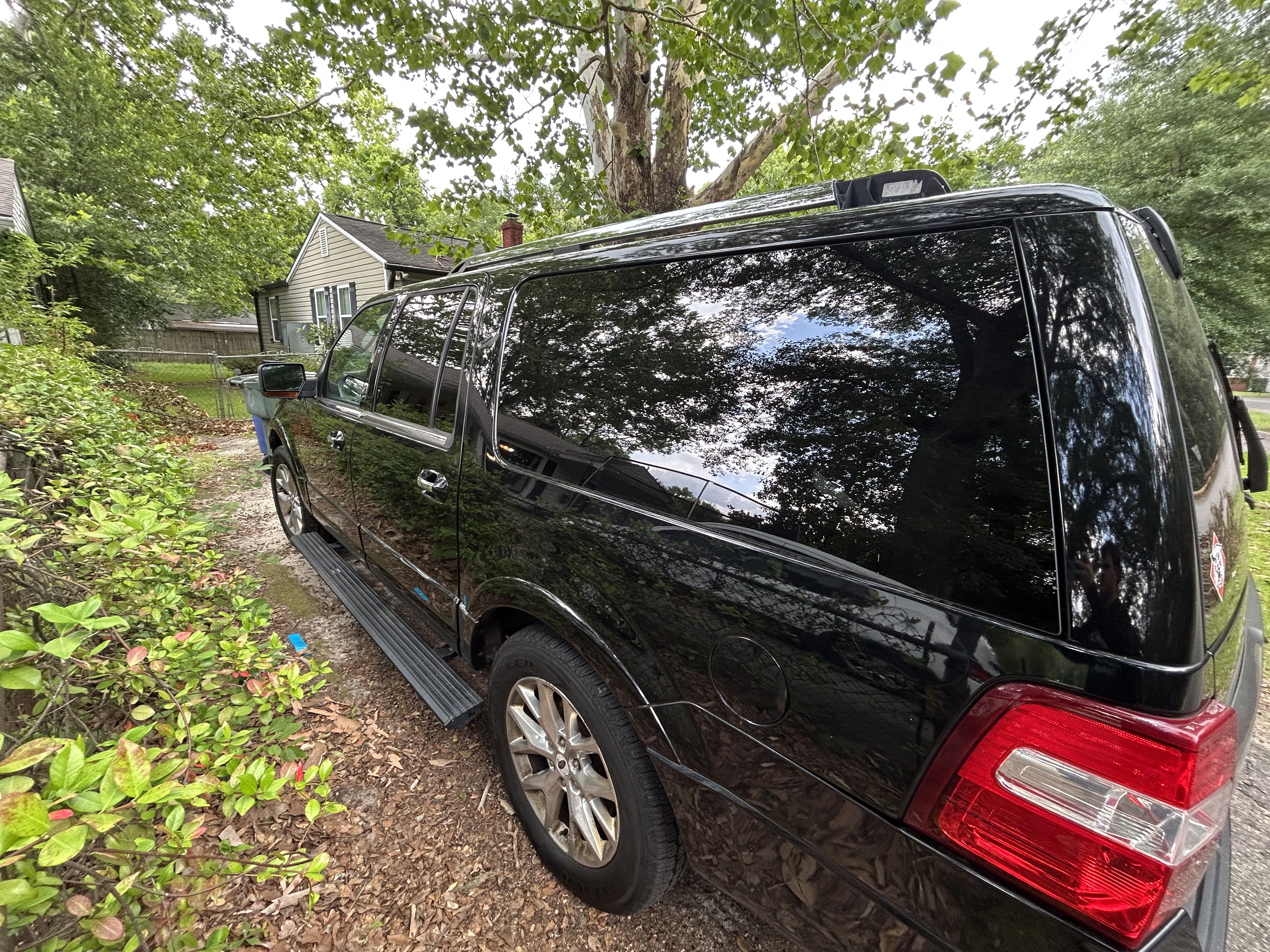 Used 2017 Ford Expedition EL Limited w/ Equipment Group 301A AWD/4WD image 2