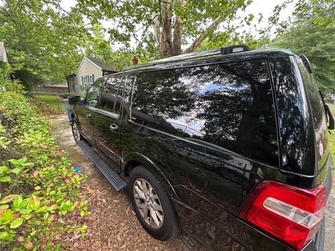 Used 2017 Ford Expedition EL Limited w/ Equipment Group 301A AWD/4WD image 2