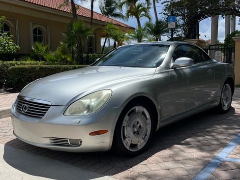 Used 2004 Lexus SC 430 Convertible image 2