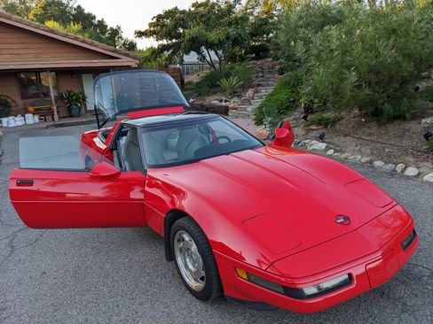 Used 1995 Chevrolet Corvette Coupe image 9