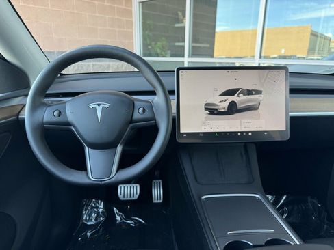 Used 2023 Tesla Model Y Performance image 11