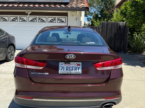 Used 2018 Kia Optima LX FWD image 4