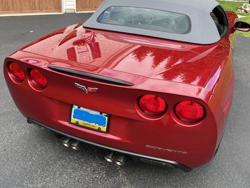 Used 2010 Chevrolet Corvette Convertible w/ Preferred Equipment Group RWD image 10