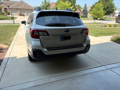 Used 2019 Subaru Outback 2.5i Premium AWD/4WD image 4
