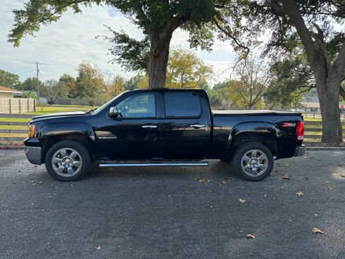 Used 2011 GMC Sierra 1500 SLE w/ Regional Value Package image 4