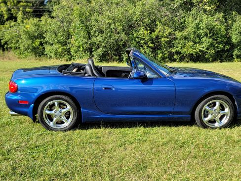 Used 1999 MAZDA MX-5 Miata 10th Anniversary Edition image 5