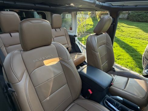 Used 2020 Jeep Wrangler Unlimited Sahara AWD/4WD image 13