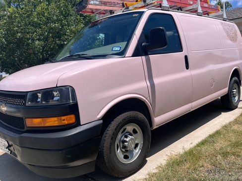 Used 2022 Chevrolet Express 2500 RWD image 5