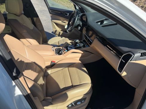 Used 2021 Porsche Cayenne E-Hybrid image 10