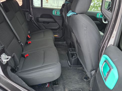 Used 2021 Jeep Wrangler Unlimited Sahara w/ Safety Group image 10