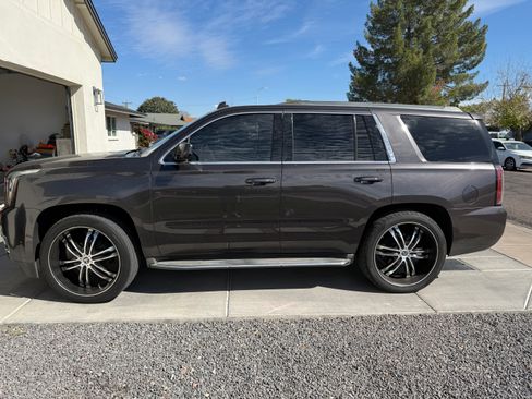 Used 2015 GMC Yukon SLT image 1