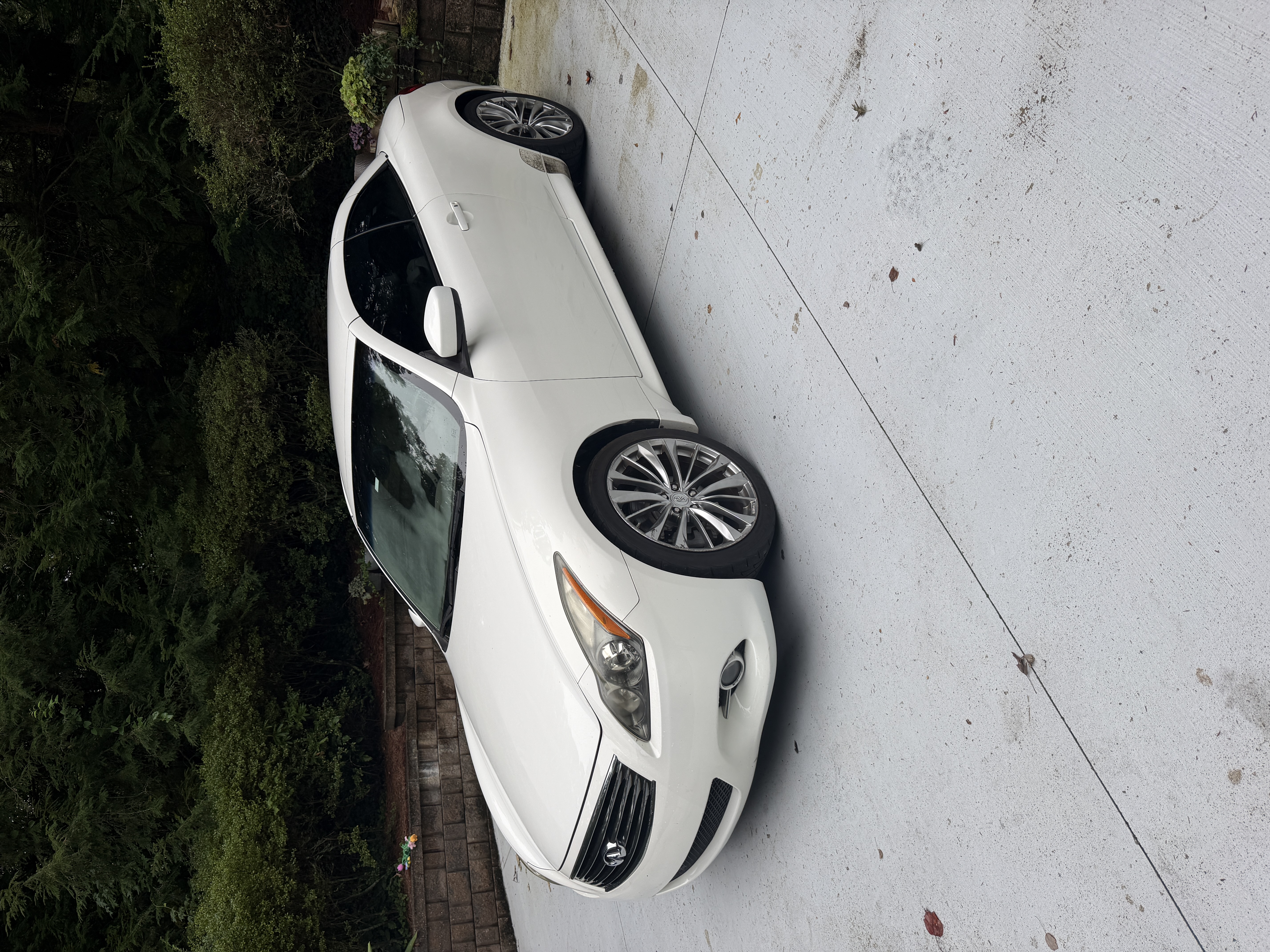 Used 2012 INFINITI G37 Convertible w/ Premium Pkg RWD image 2